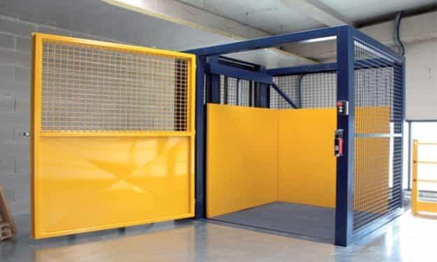 Maximize a Eficiência de Carga: Use Plataforma Hidráulica para Caminhão Baú