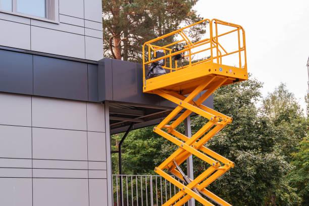 Descubra os 6 Fatores que Influenciam o Preço da Plataforma Elevatória