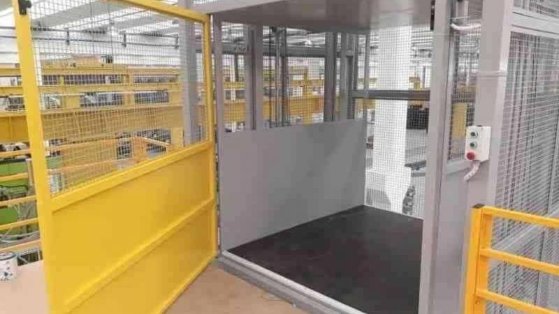 Elevador monta carga industrial: escolha o modelo ideal para seu negócio