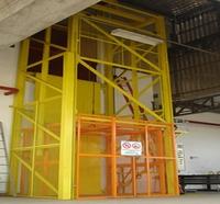 Elevador de carga industrial